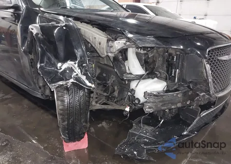 2019 Chrysler 300 Limited Awd из США, поврежденный, VIN 2C3CCAKG8KH536962